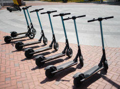 Катаешься - плати! В России хотят ввести налог на самокаты