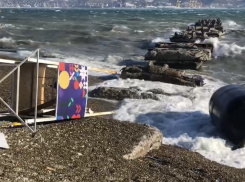 Шторм и хаос: норд-ост «шалит» в Новороссийске 