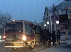 По Новороссийску перемещается «скотовозка» неопознанного цвета