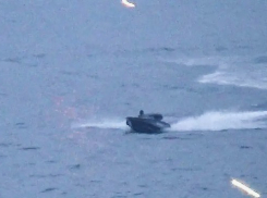 Украинские безэкипажные катера и беспилотник пытались хозяйничать в Чёрном море