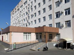 Новороссийца с острой болью отправили из больницы в очереди поликлиник вопреки Конституции