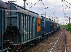 В Новороссийске грузовик влетел в поезд 