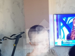 В Новороссийске ребенок закрыл балкон за мамой — вызволять ее пришлось спасателям