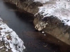 Черная река снова полилась с мусорного полигона в Новороссийске 