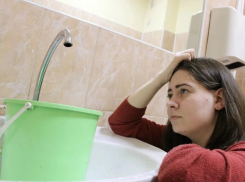 Набирайте баклажки: свыше 1500 новороссийцев останутся без воды 