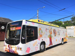 «Сказочный троллейбус» начал возить детей Новороссийска