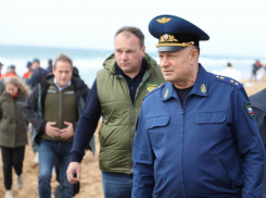 «Ожидается сильный шторм. Мы готовы»: что решил в Анапе глава МЧС и ждать ли новых выбросов мазута