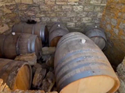 Более 5 тонн нелегального вина и винной продукции изъяли полицейские Новороссийска