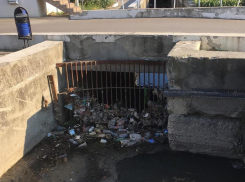 Жители Новороссийска возмущены забитыми ливнёвками в центре города