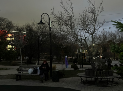 После дождика в четверг: освещение в сквере Чайковского новороссийцам придётся подождать 