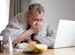 Работодателям может дорого обойтись трудящийся во время больничного сотрудник