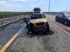 В жутком ДТП на трассе Новороссийск –Керчь сгорел автомобиль