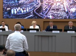 «Вы должны все знать»: глава Новороссийска раскритиковал глав районов за отсутствие контакта с жителями