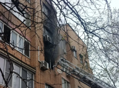 В Новороссийске прямо сейчас горит жилой дом