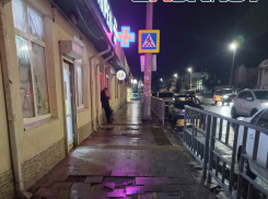 Последствия дождей: тротуарная плитка «заиграла» под ногами новороссийцев