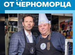 “Черноморец” поздравил женщин Новороссийска с 8 марта мидиями