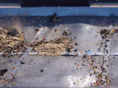 Мазут – всё? Ученые в Анапе демонстрируют новую машину для очистки песка, а спасатели проверяют воду