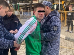 Восемь ножевых на две жертвы:  мужчина порезал людей в Геленджике