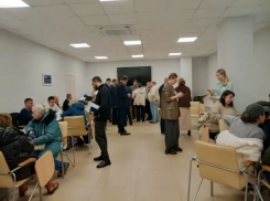 «Руки пожали, надеемся, что нас услышали»: новороссийцы пришли решить проблемы на приеме граждан