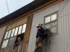 Соседи забили тревогу: в Новороссийске спасли потерявшую сознание женщину