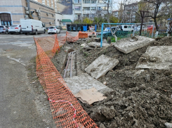 Разрыли и исчезли: двор в Новороссийске выглядит как после «бомбёжки»