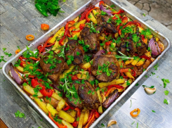 Готовим дома: Запечённая баранина с картошкой и болгарским перцем