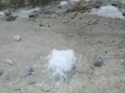 В Новороссийске вода из трубы водоснабжения вдруг захотела стать фонтаном