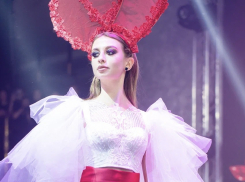 Кокошники и перья: в Новороссийске состоялся фестиваль моды   