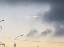 «Похоже на метеорит», - новороссийцы заметили необычное явление в небе