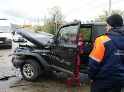 В Новороссийске в жутком ДТП пострадал водитель иномарки