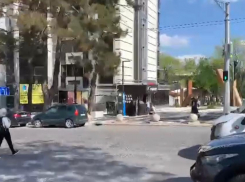 В Новороссийске у парка Фрунзе заработал новый светофор 