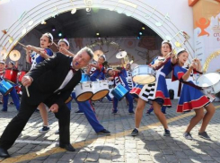 Детский оркестр из Новороссийска порвал московскую публику на Красной площади