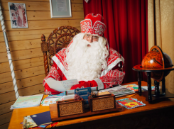 Деда Мороза нет? Священнослужитель против психолога