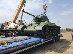 В центре «Патриот» на радость мальчишкам из Новороссийска и не только установили настоящий Т-34