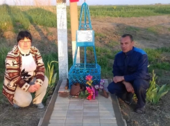 Семья из Новороссийска обновила памятник погибшим воинам
