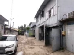 Новороссийцы живут в гаражах, устраивают сауны, склады и автосервисы