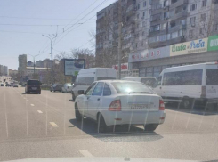 Автомобили со странными госномерами ездят по Новороссийску