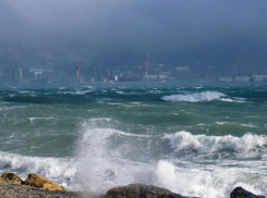 В Новороссийске объявили режим повышенной готовности из-за шторма