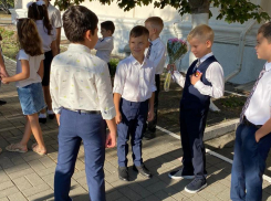 «Линейки» строгого режима: родители учеников о 1 сентября в Новороссийске