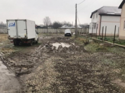 «Мы даже воду заказать не можем»: жители Новороссийска оказались в дорожной ловушке