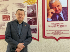 Акция «Сохраним память»: депутат ЗСК Михаил Ковалюк посетил музей в школе №28