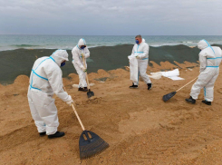 Курортный сезон в Анапе под угрозой срыва - на пляжах новые выбросы мазута 