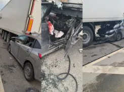 Легковушка застряла под большегрузом на трассе возле Новороссийска, а в городе ищут «угнанную девятку»