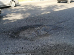 Туристы, не потеряйте колеса! Новороссийцам стыдно за ямы на дорогах