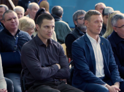 С Днём бокса новороссийцев поздравляет директор СШ «Олимпиец» 