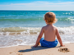 «Купите ребенку трусы!»: туристы в шоке от внешнего вида детей, отдыхающих на пляжах Черного моря