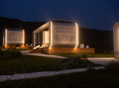 Экологичный отдых в сердце виноградников «Бюрнье»: уникальный глэмпинг под Новороссийском