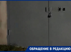 «Лают, скулят и скребутся в двери»: новороссийцы переживают за судьбу собак, запертых в гараже 