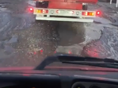 «Невозможно это терпеть и убивать машины»: новороссиец возмущен состоянием дороги на ул. Портовой 