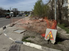 Ничего не меняется: яма «имени АТЭКа» продолжает «радовать» новороссийцев